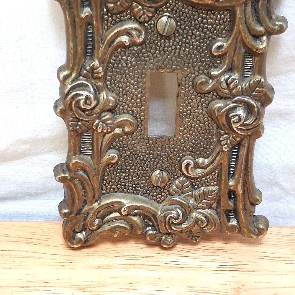 1967 American Tack & Hardware 60T Ornate Floral Metal Plate Cover Single Switch - Picture 3 of 9
